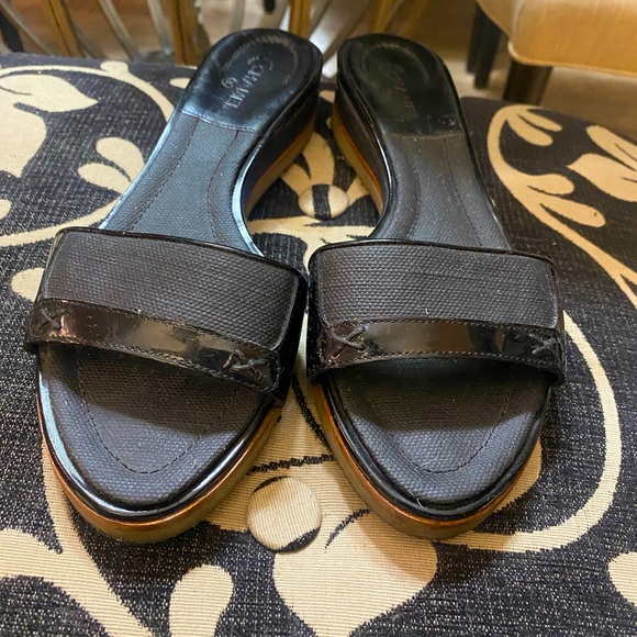 CHANEL - Picture 3 of 6